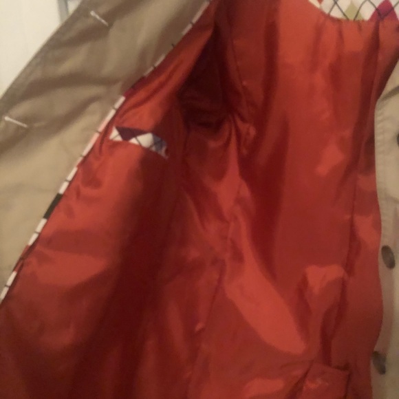 Woman’s Lands End Raincoat - Picture 2 of 4